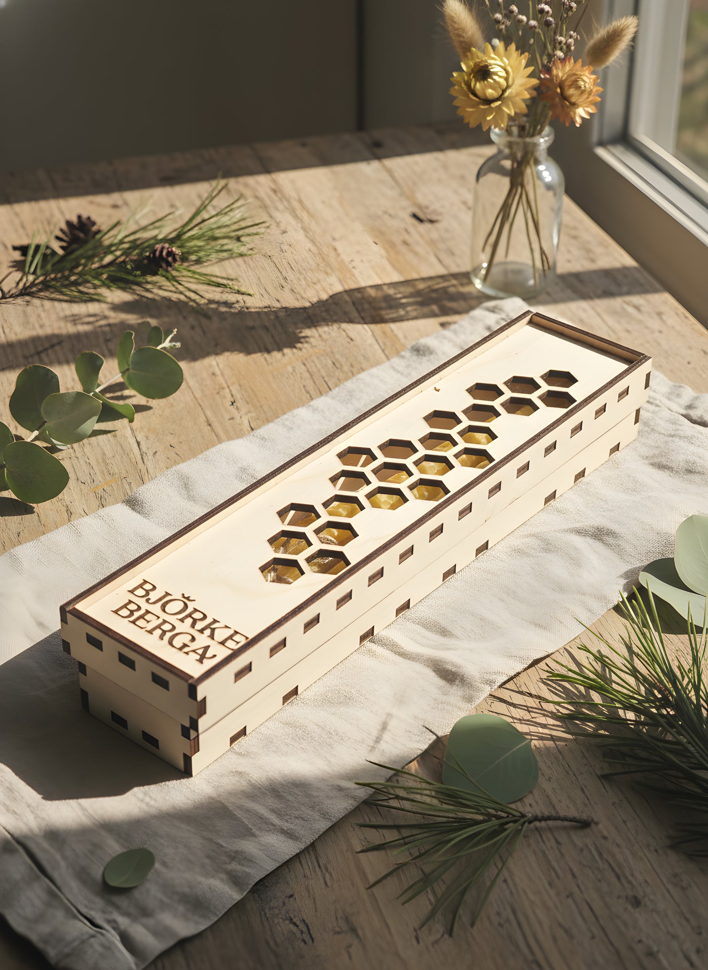 Handrullade bivaxljus – spiralform i exklusiv gåvolåda